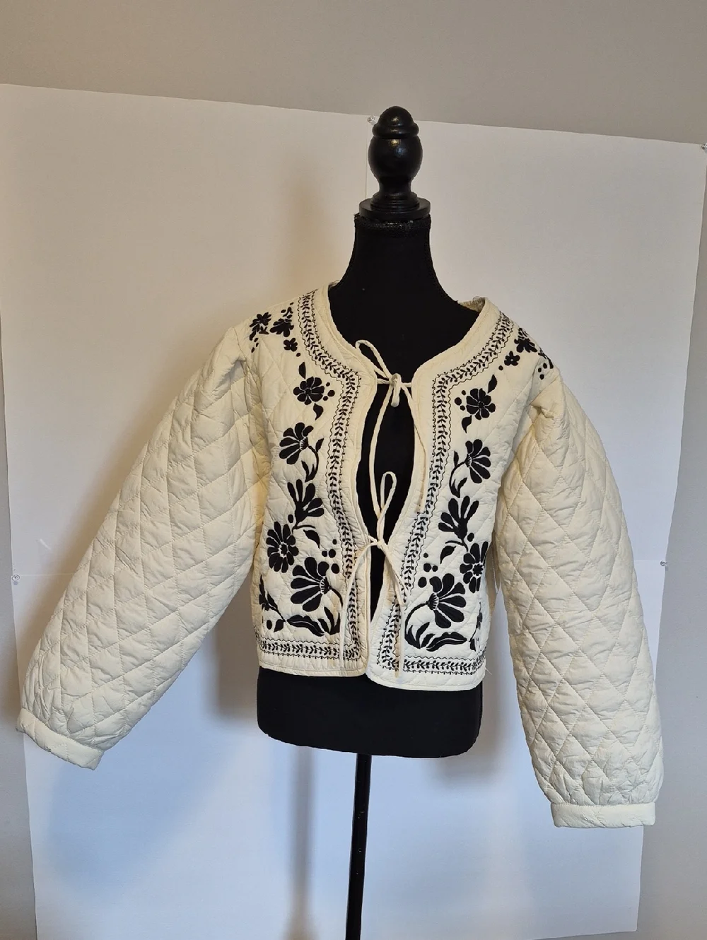 NWT Embroidered Flowers Quilted Jacket - S - Picture 3 of 8